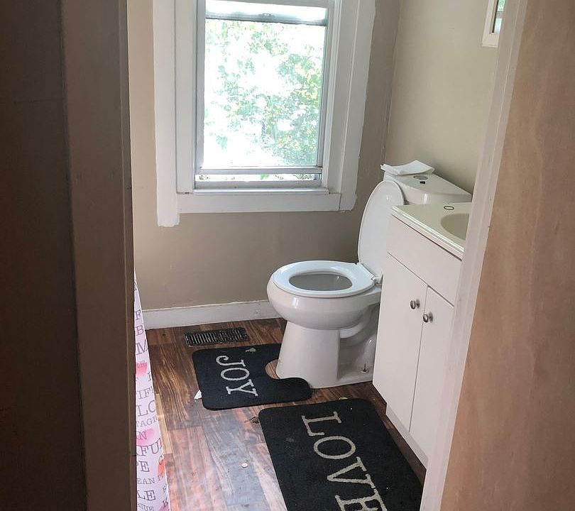 2nd image of 10622 Tacoma Ave
