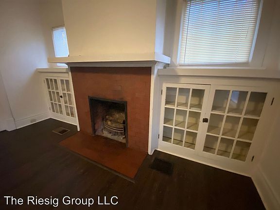 4th image of 318 Grosvenor Ave APT 1