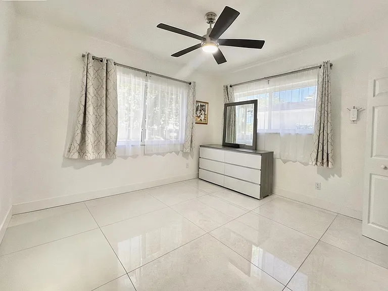 7800 SW 57th Ct — Photo 16