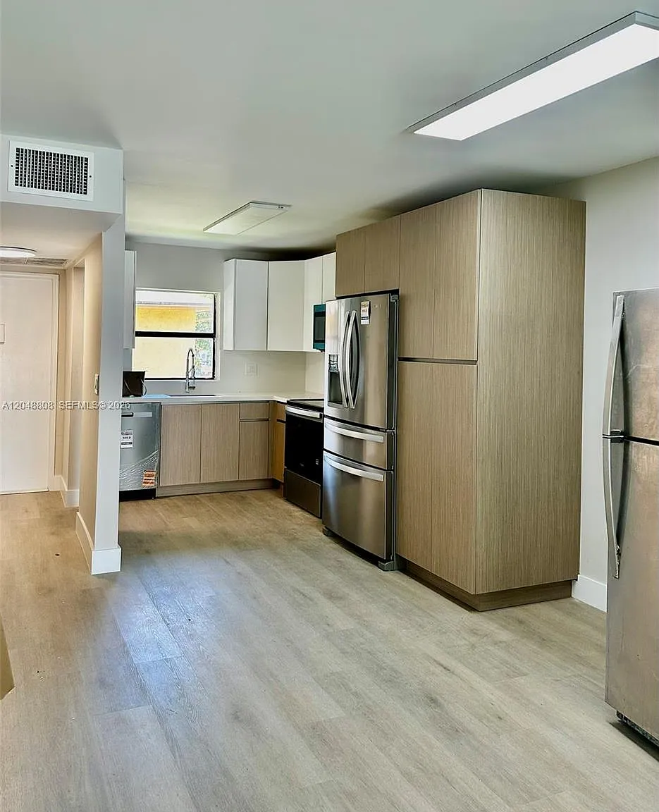 Lago Grande Two Condo — Photo 4