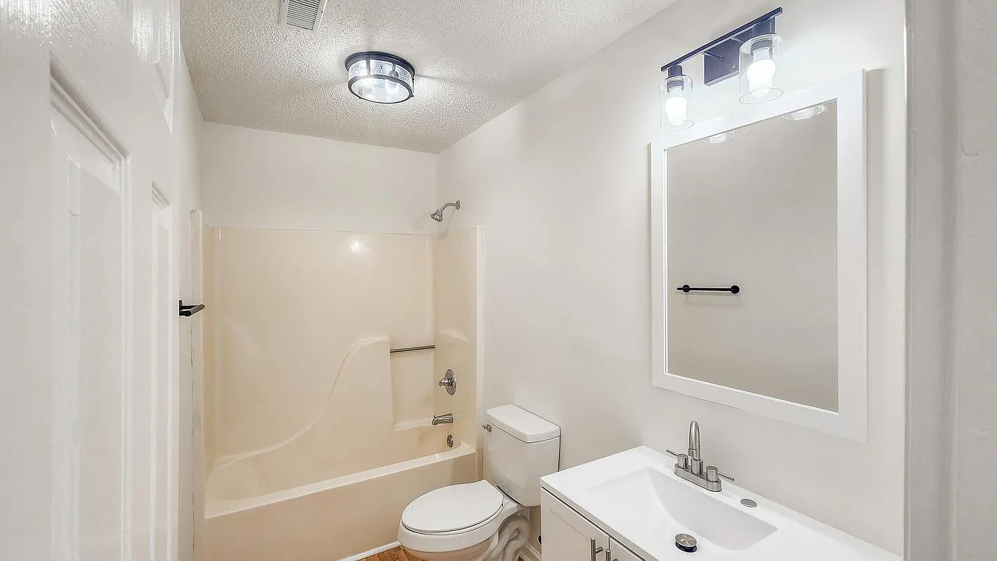 2 bed, $995 — Photo 4