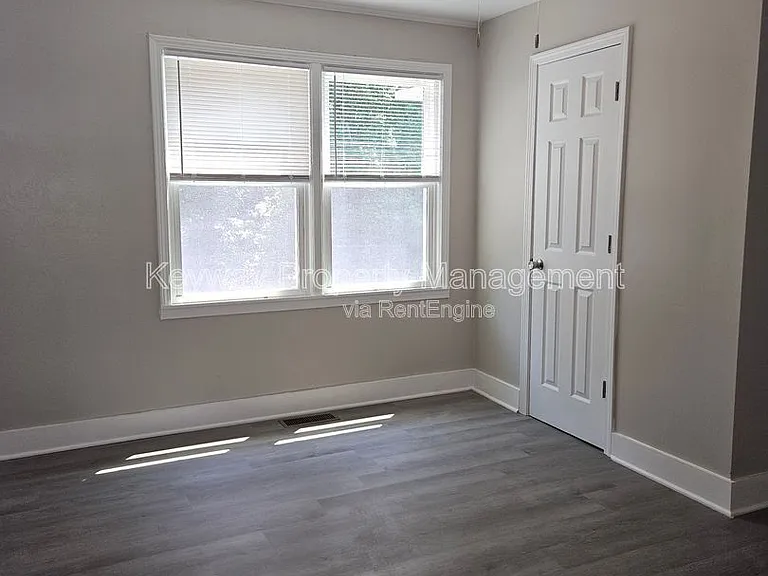 302 Crystal Lake Dr — Photo 10