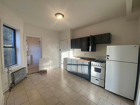 2nd image of 430 W 116th St #4D