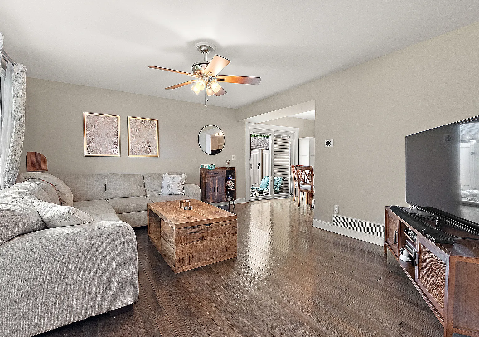 2 bed, 1300 sqft, $2,400 — Photo 4