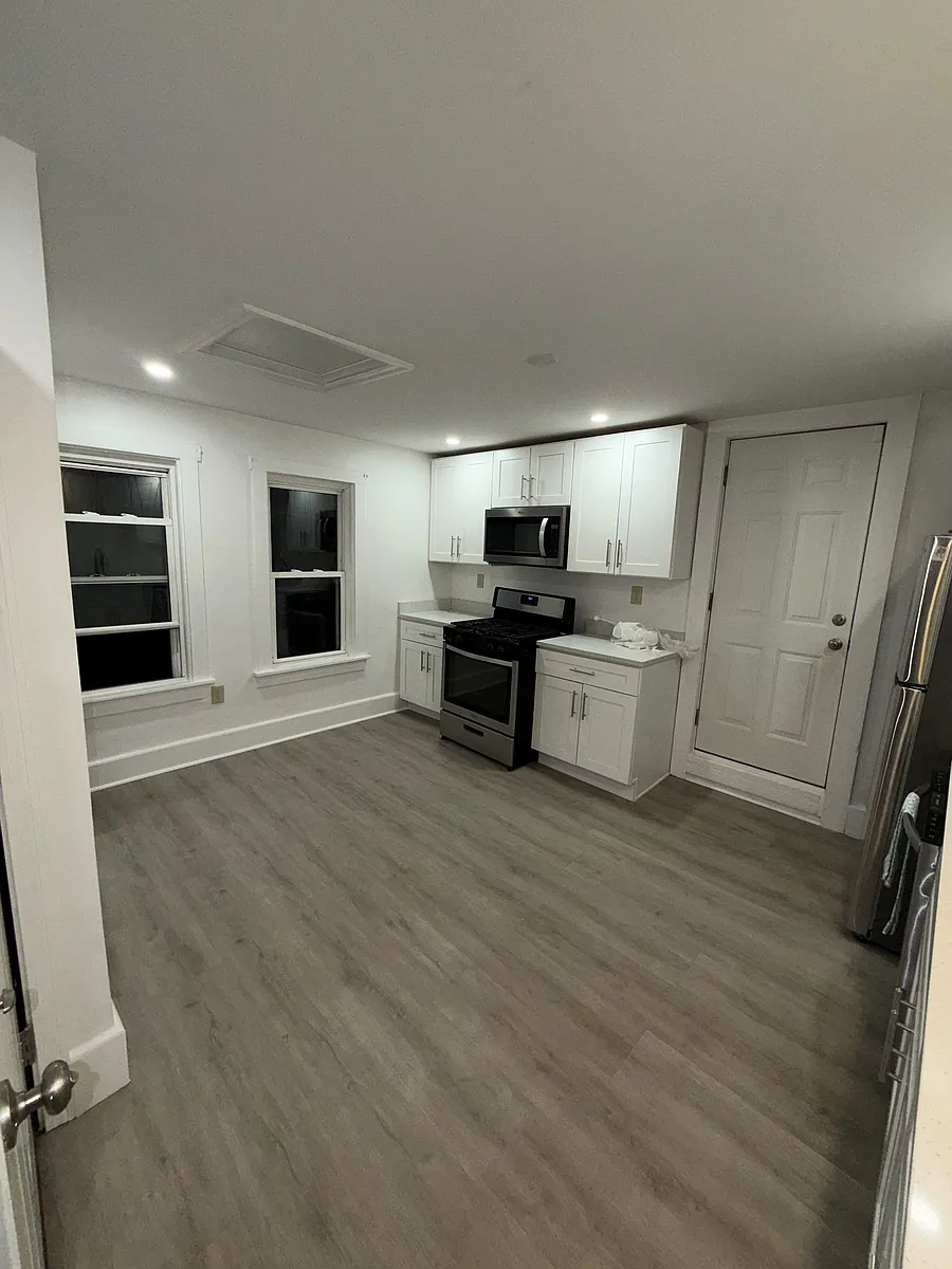 Building Photo - 86 Robbins St #2