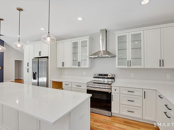 4th image of 147 Hackmatack Street