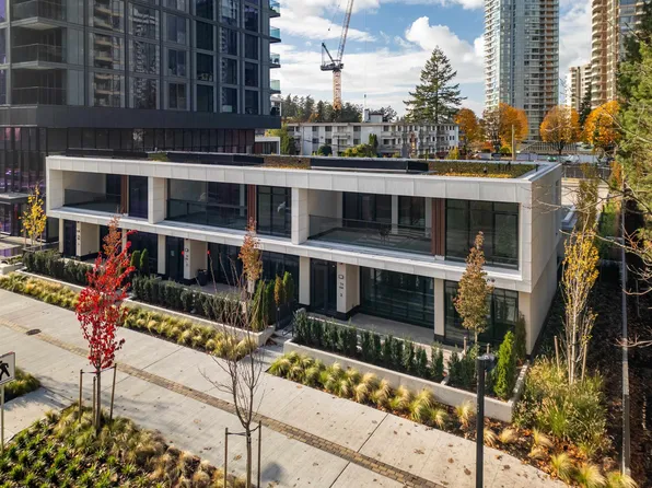 5987 Wilson Ave #106, Burnaby, BC V5H 4R8