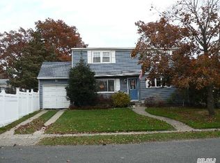 68 Pond Pl, Babylon, NY 11702