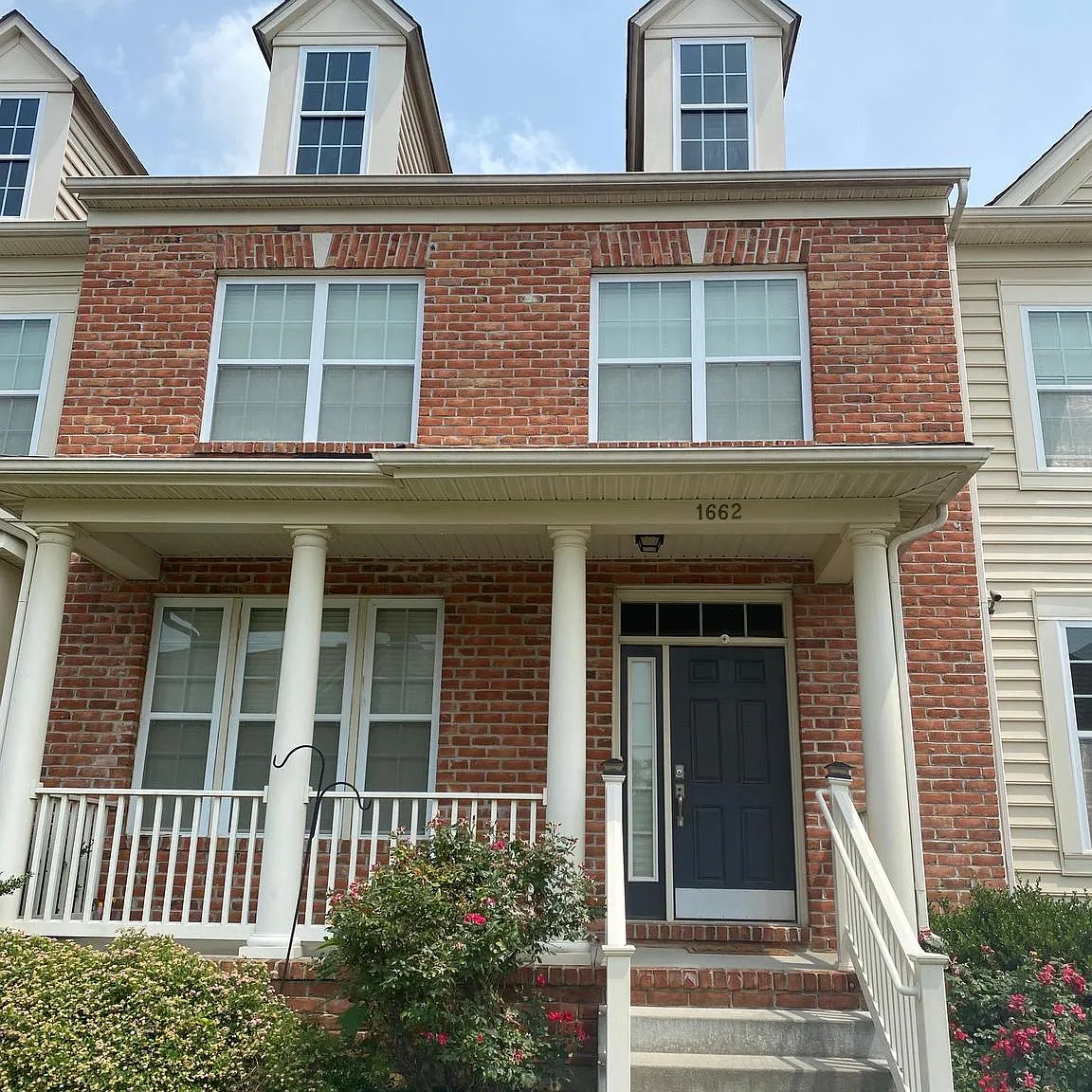 3 bed, 2.5 bath, 1875 sqft, $2,300 — Photo 1