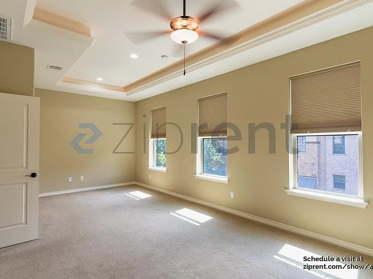 1025 Highknoll Ln — Photo 9