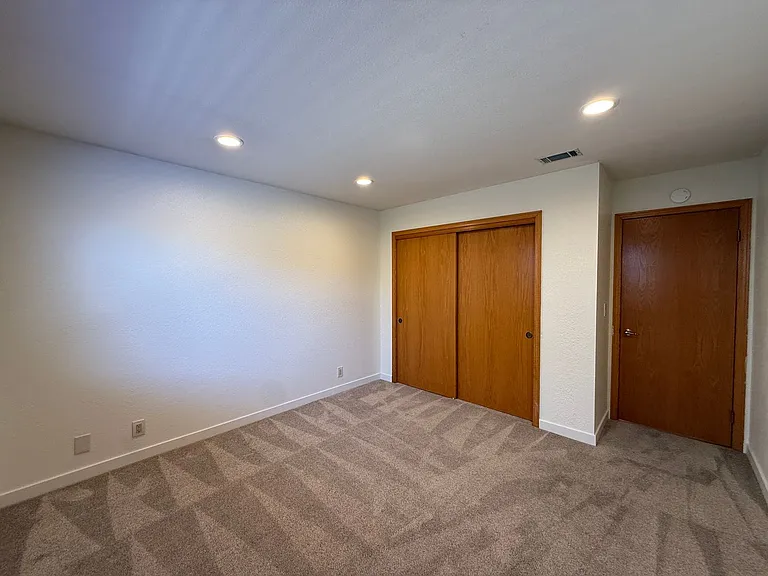 1470 Mercer Ct — Photo 36