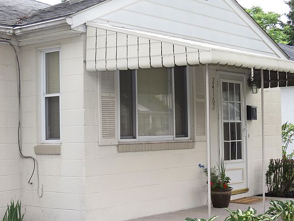 3rd image of 24162 Dartmouth St