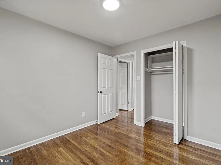 1110 Chiswell Ln — Photo 17