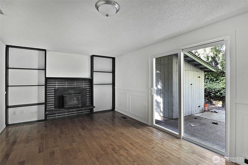 3rd image of 2186 Crosswoods Circle