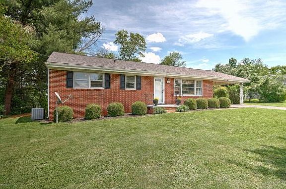 2nd image of 1205 Woodside Dr