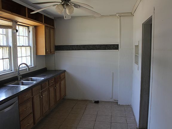 3rd image of 3815 E 6th St