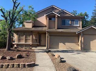 312 Oak Valley Dr, Vacaville, CA 95687