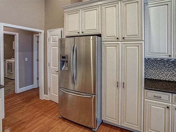 4th image of 12 Eden Park Blvd