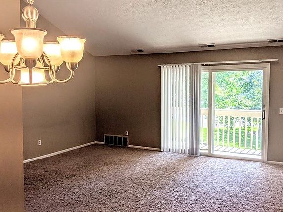5th image of 7138 Village Dr