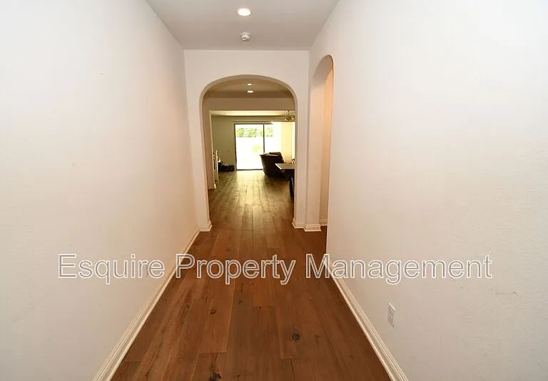 505 Elm Cottage Ct — Photo 3