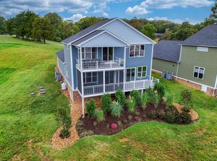 413 Emerald Bay Dr, Moneta, VA 24121
