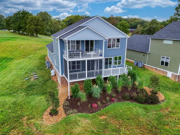 413 Emerald Bay Dr, Moneta, VA 24121
