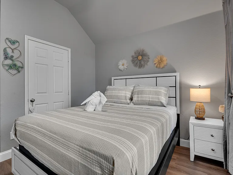 10804 Pineview Ln — Photo 22