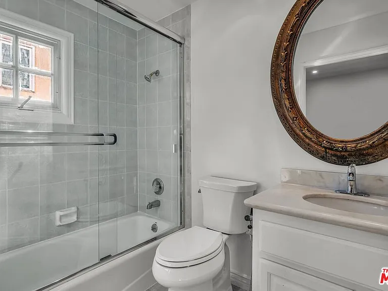 10810 Rochester Ave — Photo 15