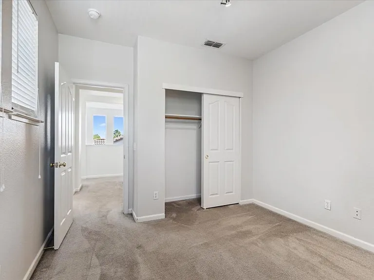5409 Banfield Dr — Photo 18