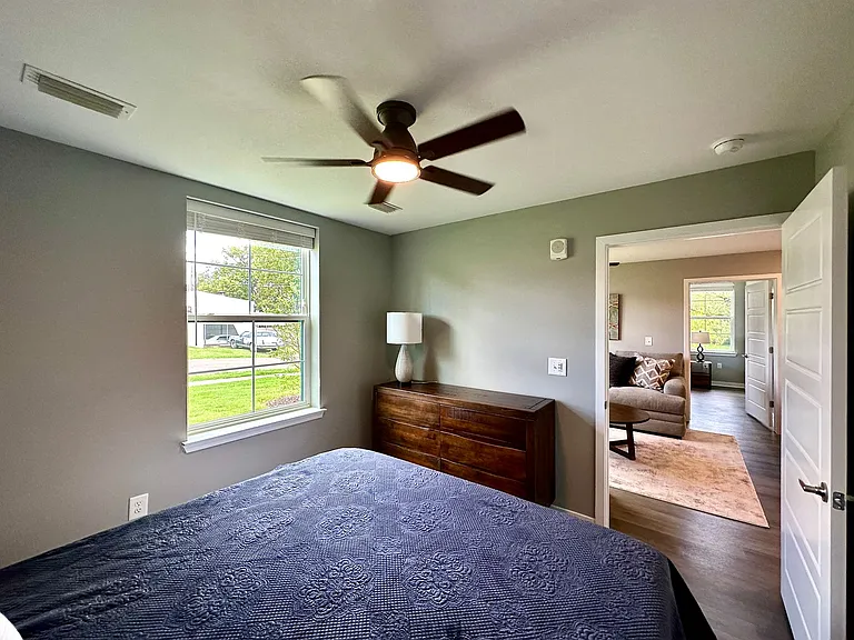 Avenue 6 - Luxury Apartments Downtown Huntsville South — Photo 11