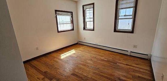 4th image of 142 Autumn Ave #2R
