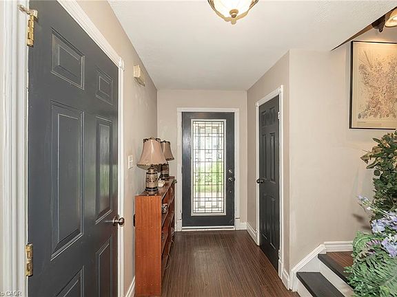 4th image of 21 Richvale Dr S