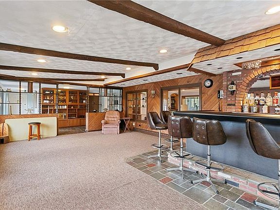 4th image of 90 McLaughlin Dr