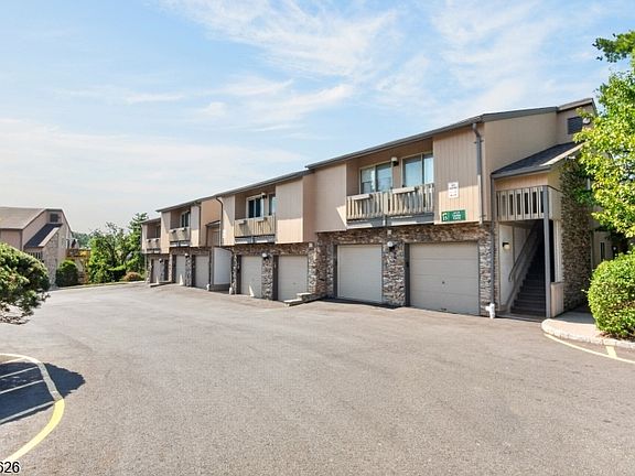 3rd image of 77 Larkin Cir