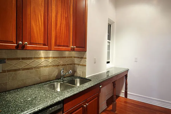 Rented by Julianna Realty Corp | media 31