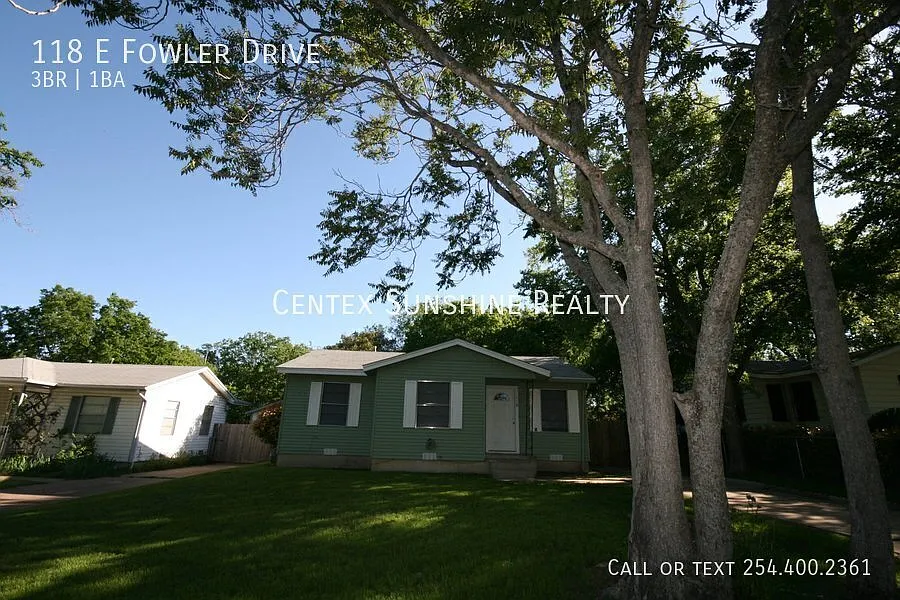 118 E Fowler 3Br 1Ba — Photo 3