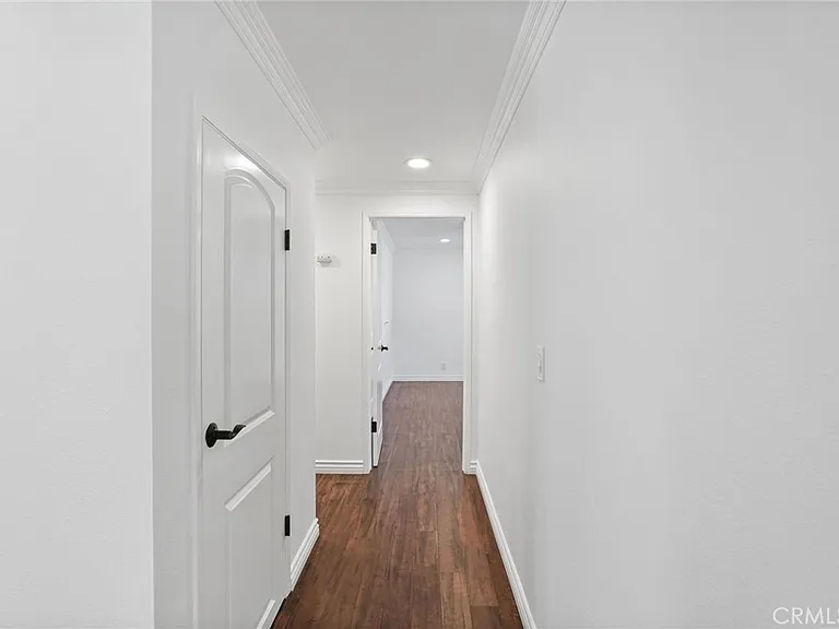 10811 Des Moines Ave — Photo 19