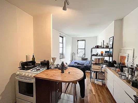 2nd image of 18 King St #20