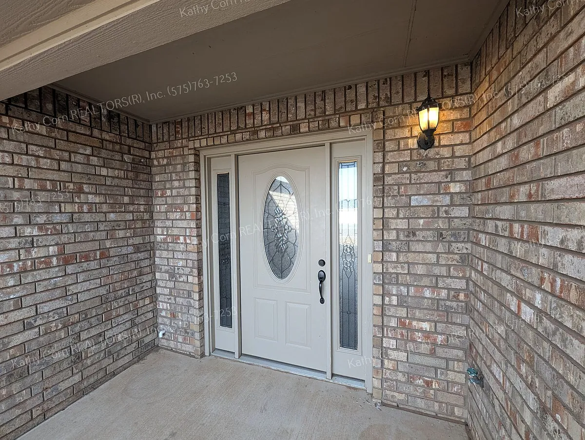 Building Photo - 105 Carmel Ln