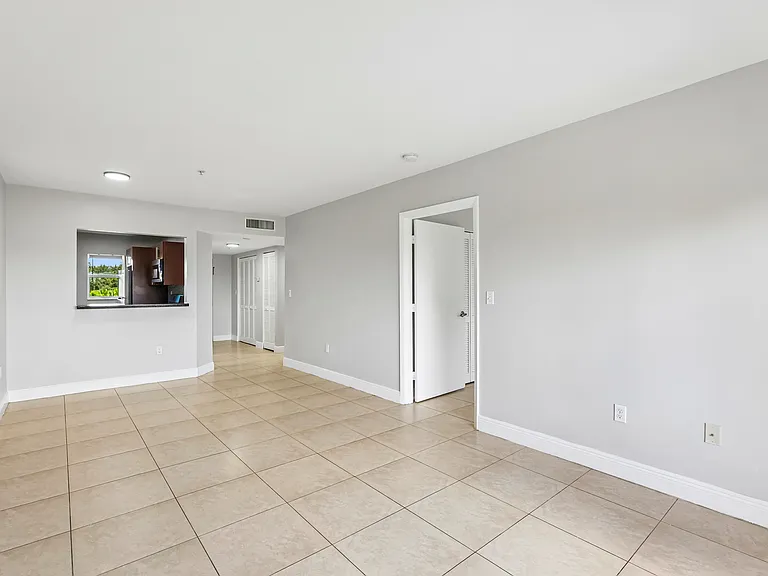 The Oaks Condominium — Photo 69