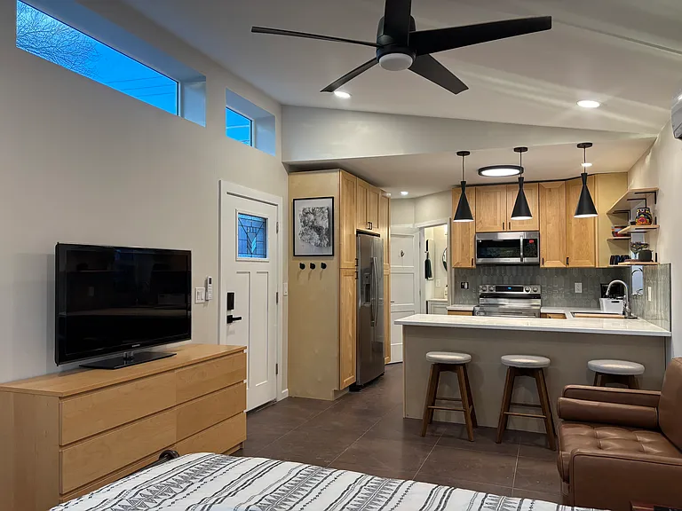 4225 E Kings Rd #2 — Photo 4