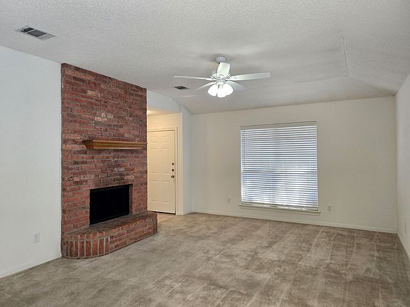 3rd image of 915 Vanessa Dr
