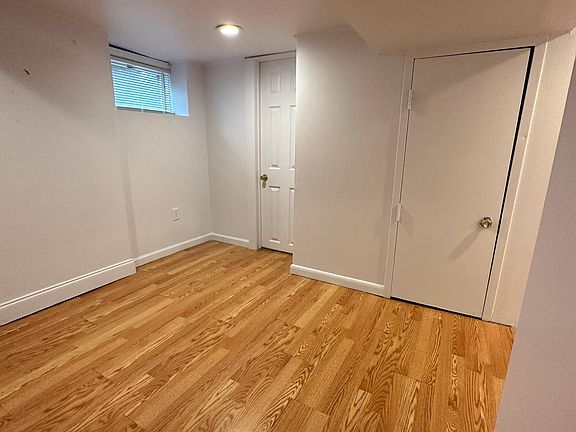 There are enough windows in this studio basement apartment. You will not even feel that your in the basement.