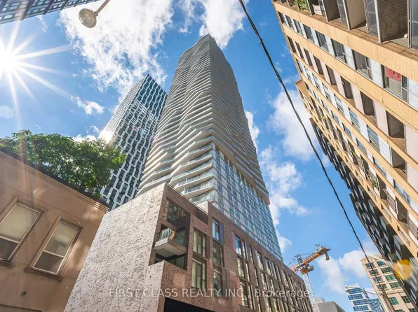 100 Dalhousie St #3604, Toronto, ON M5B 0C7