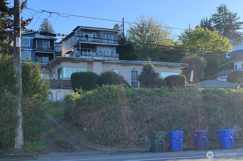 3rd image of 10451 Rainier Avenue S