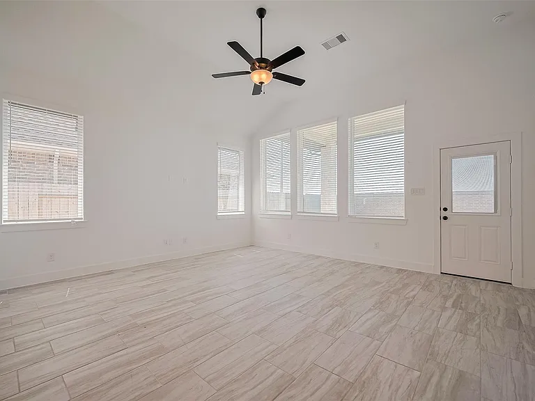 3328 Voda Bend Dr — Photo 10