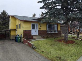 76 NW Coach Manor Rise SW, Calgary, AB T3H 1C4