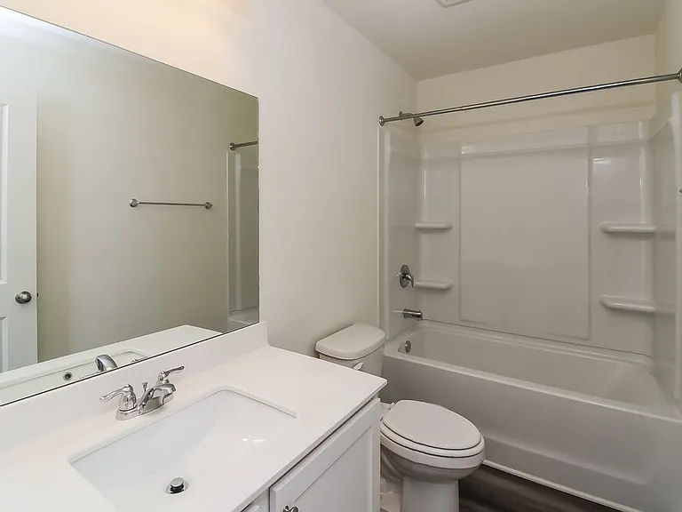 136 Hargrave Ave — Photo 16
