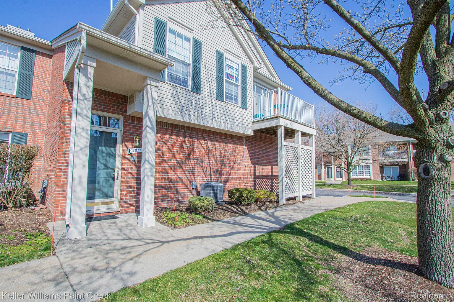 44075 Elm Dr photo 1
