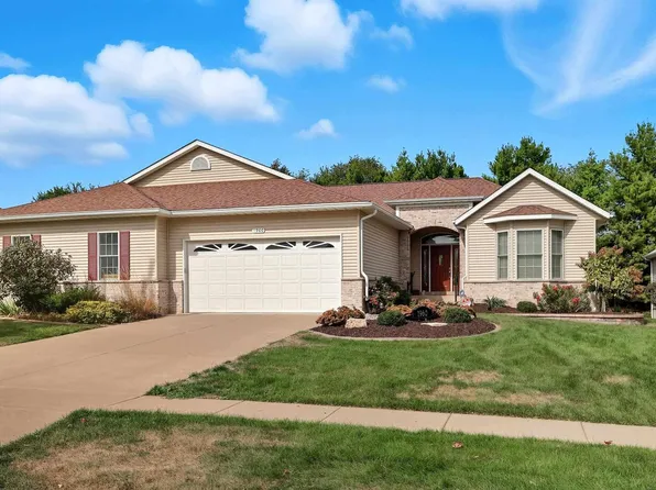 1960 E 50th Ct, Davenport, IA 52807